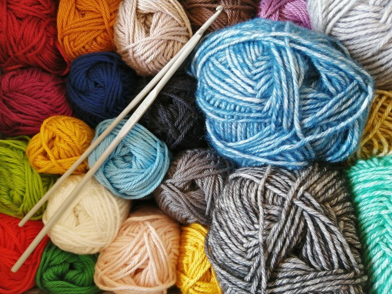 How to Hold a Crochet Hook & Yarn Comfortably